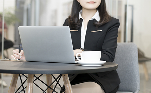 剛開始創(chuàng)業(yè)，注冊(cè)公司還是注冊(cè)個(gè)體工商...